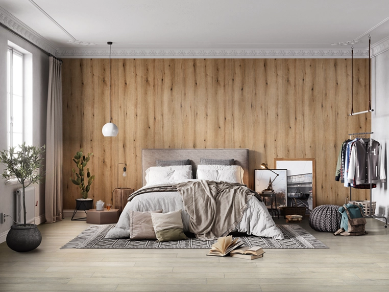 SPC Wandplatten mit Holzdekor in einem gemütlichen Schlafzimmer